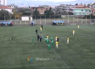 Skuadrat e Kategorisë së Dytë qëndrojnë 1 orë në fushë, por ndeshja nuk luhet. Ja arsyeja