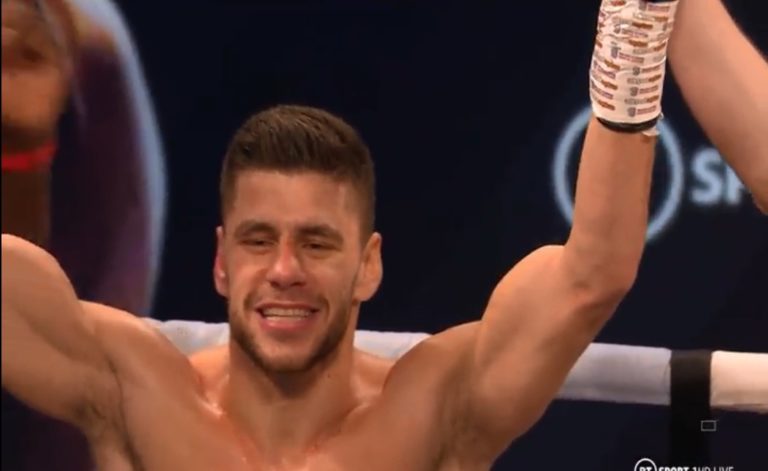 Florian Marku i jashtëzakonshëm, mund kundërshtarin për 1 minutë e 50 sekonda