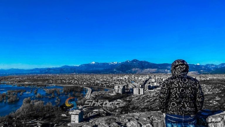 Tifozi i njohur braktisi stadiumin 15 minuta para fundit të ndeshjes: Shkodra për mu asht në zi!