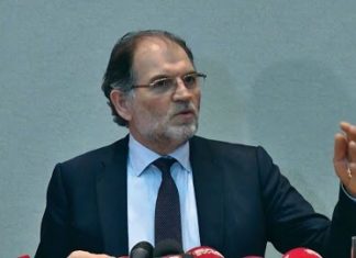 Teuta në delir, Kokëdhima: Mos festoni para kohe…