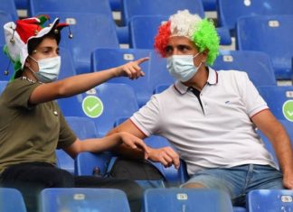 Parashikimi i çmendur/ Tifozi qëllon në shenjë autogolin e Demiralit dhe golashënuesit e Italisë