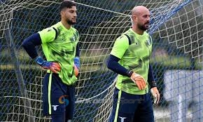 Sarri pranë Lacios, Reina gëzohet. Strakosha edhe më jashtë skuadre