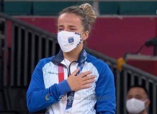 Medalje të artë Olimpike me Kosovën, xhudistja Distria Krasniqi shpërthen në lot në ceremoninë e çmimeve