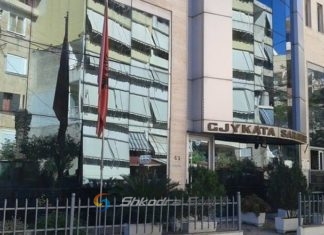 Goditi arbitrin, gjykata dënon me burg tifozin