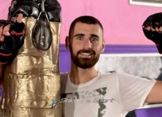 FOTO/ Nga fusha në ring, futbollisti i VLLAZNISË me një tjetër ‘profesion’