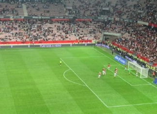 Foto e rrallë/ Lojtarët e Nices po mbronin portën e tyre nga pësimi i golit, por nuk kishte asnjë kundërshtarë