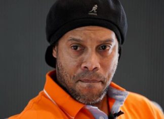 Mahniti botën për shumë vite, Ronaldinjo tani luan me pensionistët