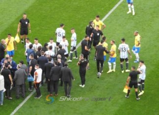 E pabesueshme! Autoritetet shëndetësore futen ne fushë dhe ndalojnë Brazil-Argjentinë