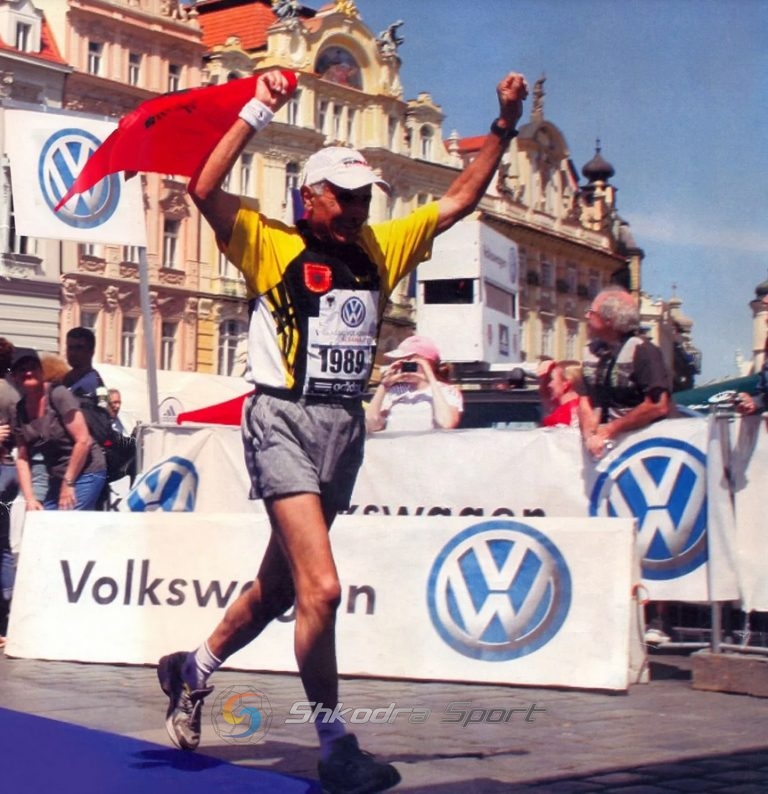 NDAHET NGA JETA NË MOSHËN 79-VJEÇARE ‘MARATONOMAKU’ SHQIPTAR