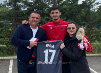 Babai i Armando Brojës bën postimin emocionues: Dikur e shihje Kombëtaren në TV, sot je pjesë e saj