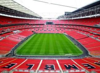 Stadiumet në Angli drejt boshatisjes, situatë alarmante në ishull prej COVID