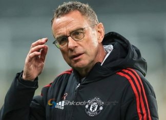 Rangnik bëhet gazi i botës, shkon në stërvitjen e Mançester Junajtid dhe nuk gjen asnjë lojtar në klub