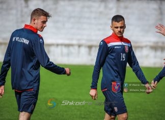 Tre futbollistë të Vllaznia U19 në stërvitje me ekipin e parë. Mes tyre edhe Musaraj