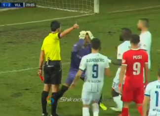 Si një ‘bishë e tërbuar’! Portieri i Vllaznisë largohet me forcë dhe shtrihet në tokë mes lotëve