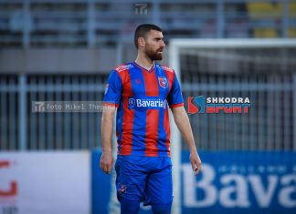 Mevlan Adili në të djathtë? Mbrojtësi e ka të vështirë të përshtatet në këtë pozicion