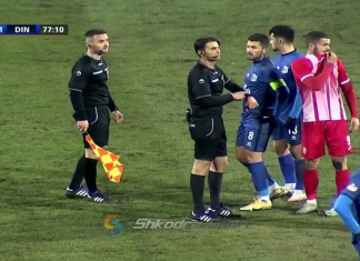 Tifozët e Skënderbeut e bëjnë baltë, goditet sërish arbitri anësor