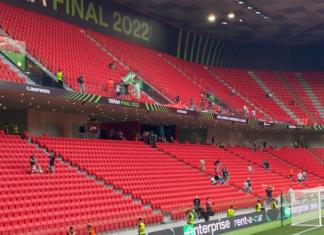 Historike/ Fillon hyrja e tifozëve të parë në Air Albania për finalen, po futen në vendet e tyre të Feynord