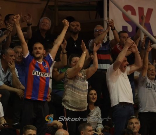 Tifozët kuqeblu, një shtysë e madhe për Vllazninë drejt titullit të 10-të