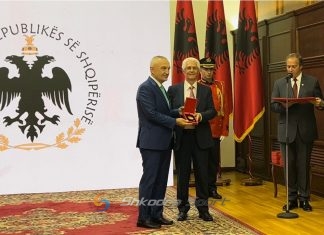 Ish- gjimnasti dhe ish- atleti rekordmen Bashkim Paçrami nderohet nga Presidenti i Republikës