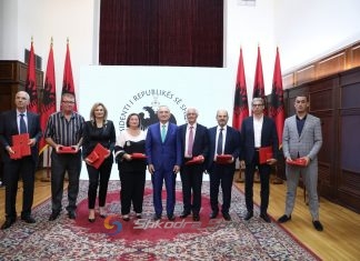 Presidenti Meta dekoron disa volejbollistë të Vllaznisë me titullin ‘Mjeshtër i Madh’