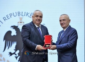 Salvador Kaçaj nderohet nga Presidenti me titullin ‘Kalorës i Urdhrit te Flamurit’
