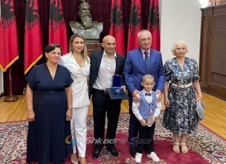 Erkand Qerimaj merr një tjetër titull të lartë nga Presidenti i Republikës
