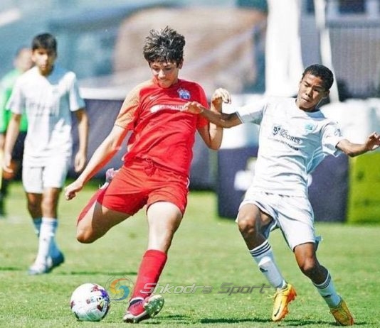 Endri Mustali, 15 vjeçari nga Kopliku që po shkëlqen në futbollin amerikan