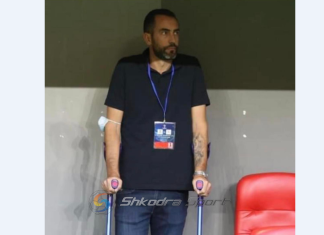 Tefik Osmani shfaqet me paterica, tifozët e kuq e ironizojnë: U rrëzu duke shkuar në grupet e Champions League