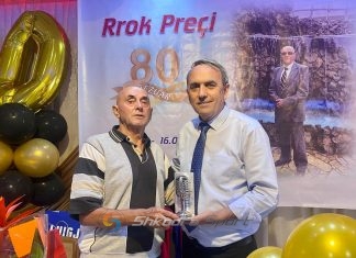 Komentatori Rrok Preçi feston 80 vjetorin e lindjes dhe ‘e mbyll’ me mikrofonin
