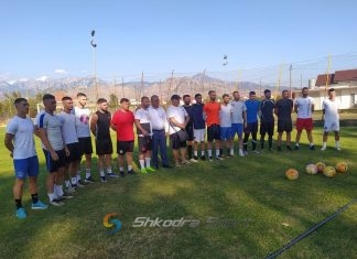 Veleçiku ‘nis vrapin’. Presidenti Marinaj prezanton trajnerin Dritan Smajli para skuadrës