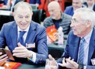 Dede: De Biazi është bërë si puna e dashnorit. Reja është burri. Sa herë dështon Reja, del De Biazi kudo