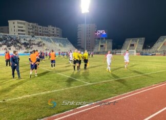 Presidenti Kapllanaj gjuan me shishe drejt arbitrit Beqiraj, ka sherr edhe në tribunën VIP të ‘Loro Boriçit’