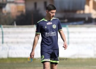 Flavio Zefi, mbrojtësi 18 vjeçar i Veleçikut që po ndiqet nga tre ekipe të Superligës