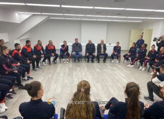 Presidenti Duka takim me Vllazninë e femrave. Premton bonus financiar për arritjet e saj