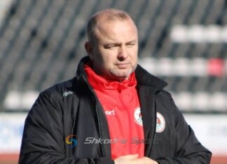 Çudira shqiptare, trajneri i njohur shkarkohet ende pa debutuar me skuadrën e re