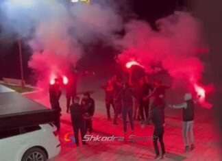 VIDEO/ Tifozët kuqeblu ‘surprizë’ për ekipin e Vllaznisë në hotelin ku është i grumbulluar