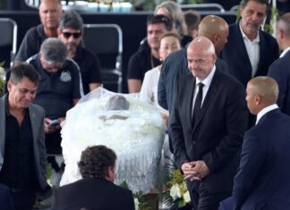 FOTO/ Selfie para trupit të pajetë të PELE, Infantino ‘kryqëzohet’ në Brazil