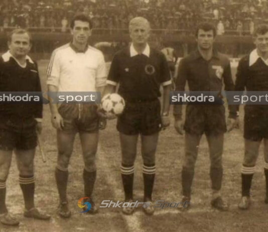 FOTO- ARKIV/ Kur Hysen Dedja e Skënder Gega mbanin shiritat e kapitenëve te Vllaznia e Partizani