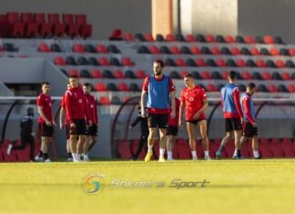 Nuk ka alarm te Shqipëria, Uzuni mungon në stërvitje dhe e nis në Poloni si titullar