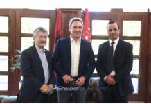 Bashkia Shkodër nderon Hysen Zmijanin në 60 vjetorin e lindjes