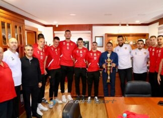 Kryebashkiaku Ndreu pritje të veçantë për Besëlidhjen e basketbollit pas suksesit në Kupën e Federatës