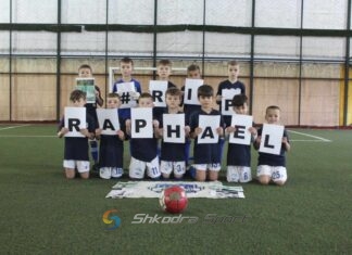 SOLIDARIZIM/ Një minutë heshtje dhe lutje për Raphael Dwamenën nga fëmijët e vegjël në Shkodër