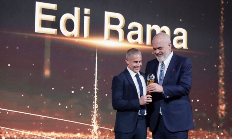 I dorëzon çmimin e nderit, Rama: Sylvinho-n do ta bëjmë shqiptar!