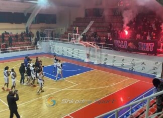 BASKETBOLL/ Vllaznisë i duhet shtesa për të mundur Teutën. Kualifikohet në gjysmëfinale
