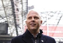 Slot mund të shkarkohet, një legjendë e klubit mund të bëhet trajner i përkohshëm i Liverpoolit