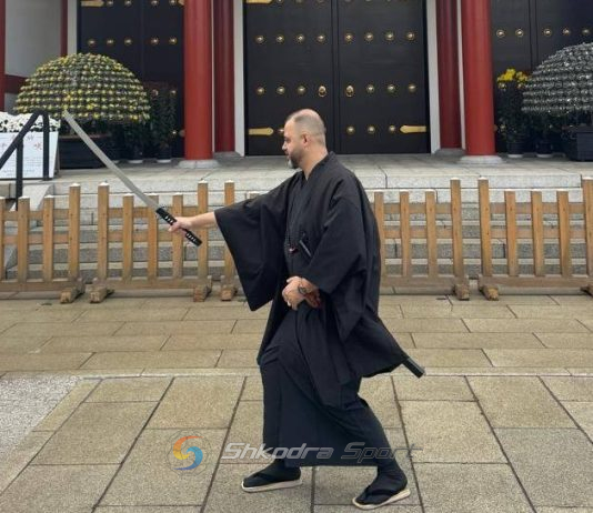 Presidenti Xhaferi shfaqet si ‘samurai’ nga Japonia, trajneri Martini: Merre me vete shpatën!
