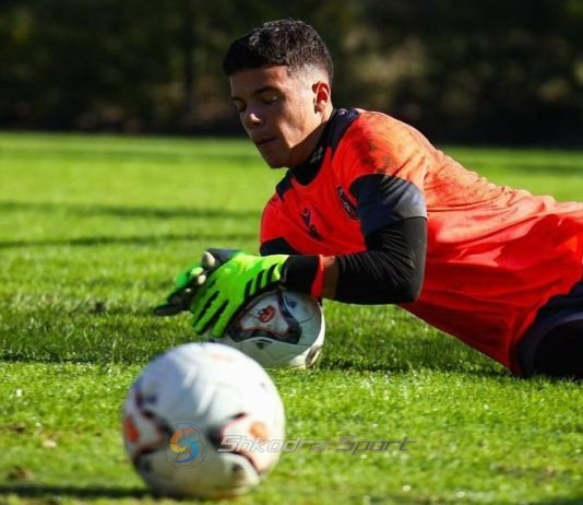 Vetëm 15 vjeç, portieri Rei Shpuza zhvillon stërvitjen e parë me ekipin e të rriturve të Vllaznisë