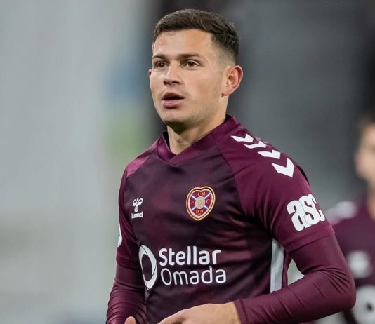 11 minuta lojë për sulmuesin shkodran, Hearts vazhdon të fitojë dhe të kryesojë në Skoci