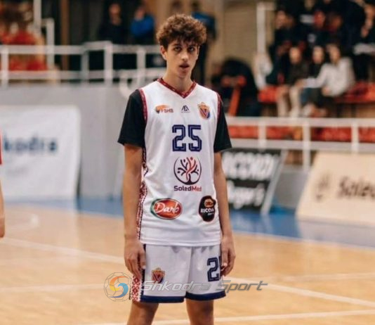 E pazakontë/ Basketbollisti 16-vjeçar i Vllaznisë që luajti tri ndeshje brenda një dite
