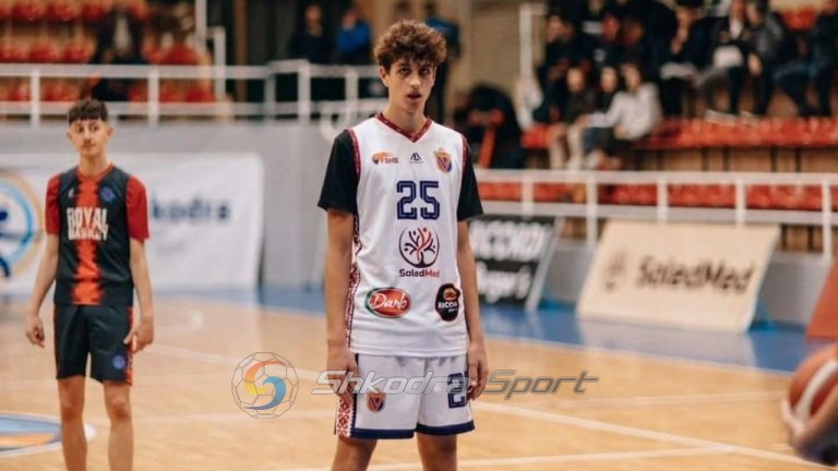 E pazakontë/ Basketbollisti 16-vjeçar i Vllaznisë që luajti tri ndeshje brenda një dite